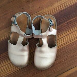 Freshly picked clog mules in rose gold